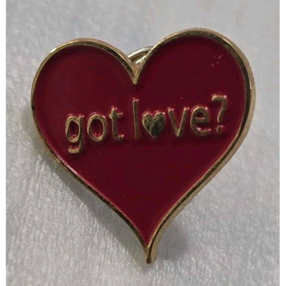 "got love?" Lapel Pin